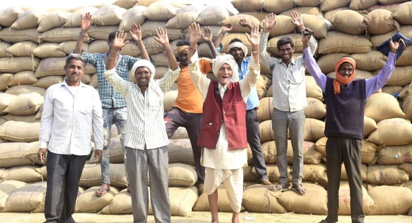 खिल उठे किसानों के चेहरे