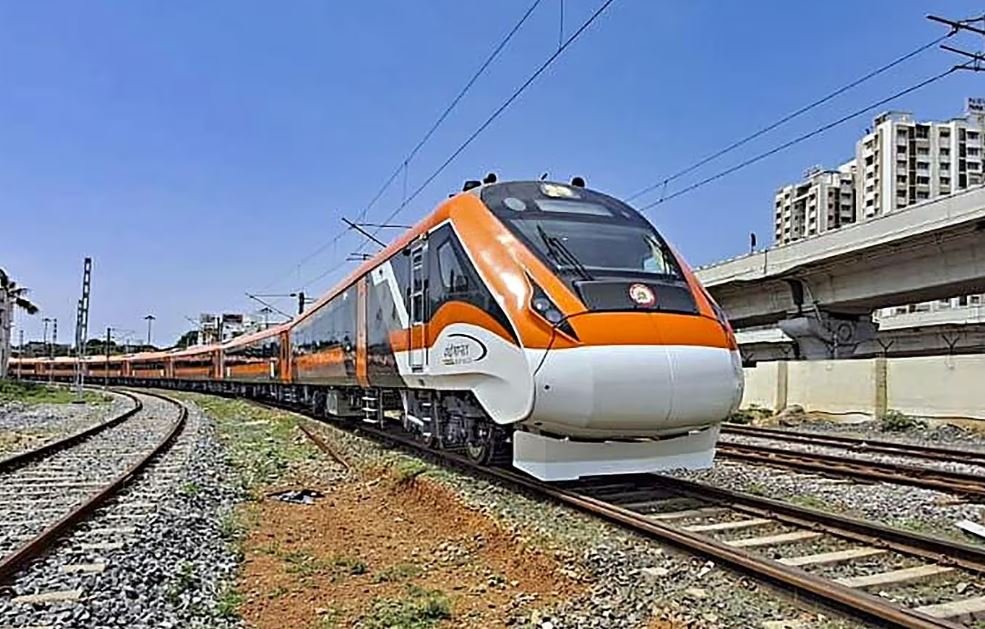 PM Modi flagged off 9 Vande Bharat Express