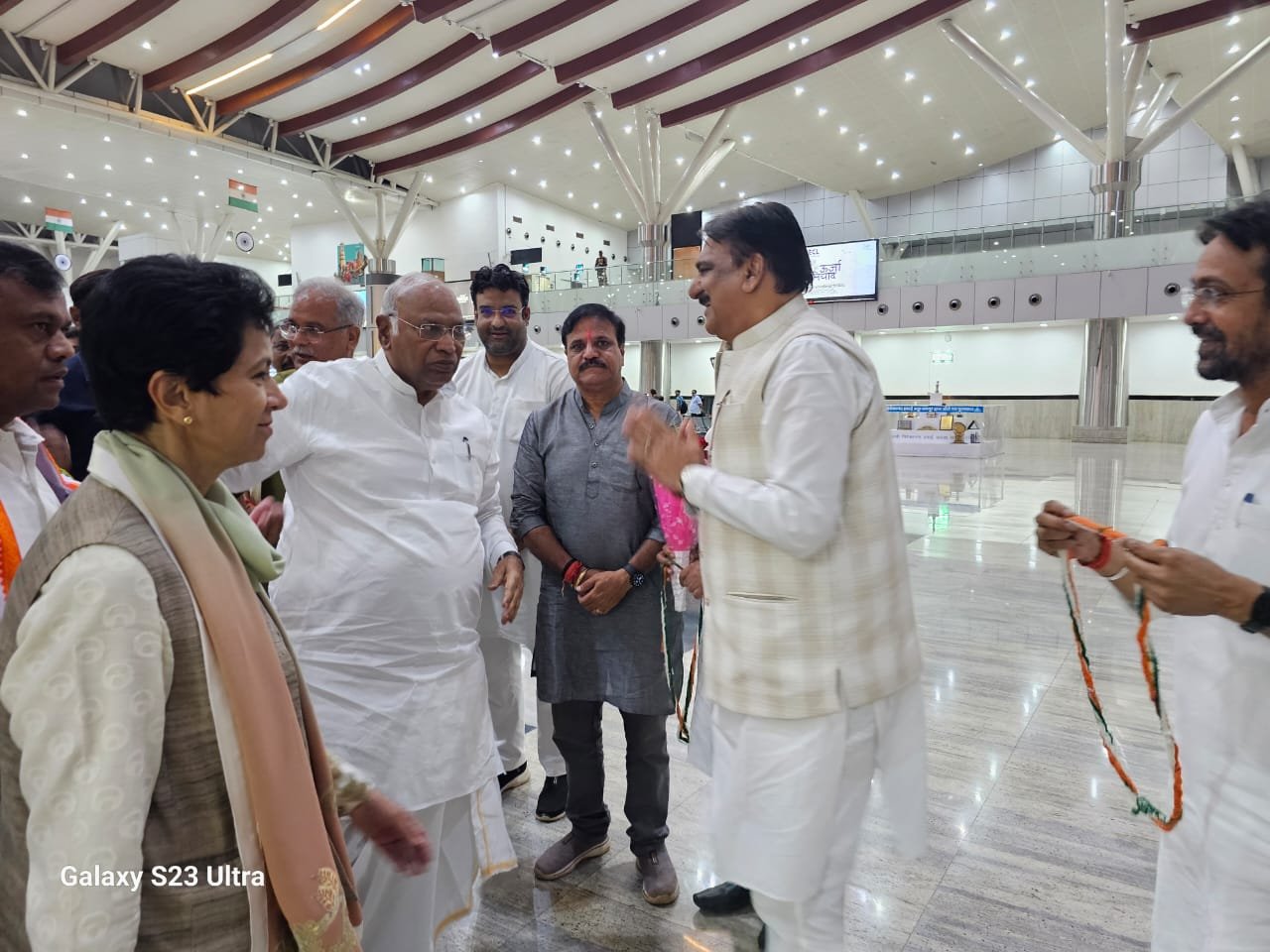 भरोसे का सम्मेलन कार्यक्रम