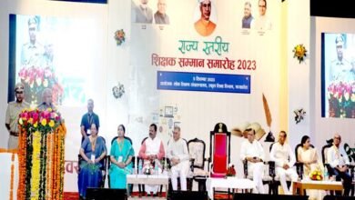 विद्यार्थियों को माता-पिता और राष्ट्र की सेवा का संस्कार दे शिक्षक