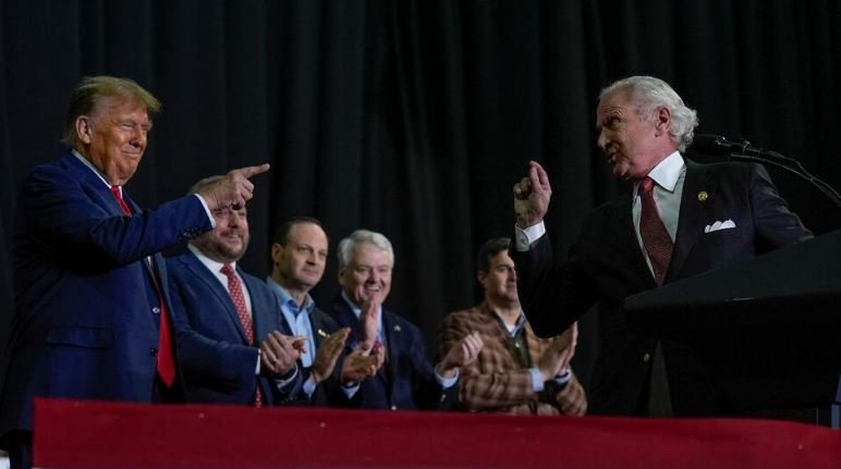 डोनाल्ड ट्रंप