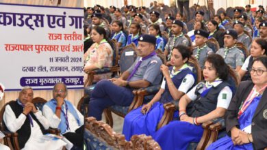 देश और समाज के निर्माण में समर्पण के साथ कार्य करे