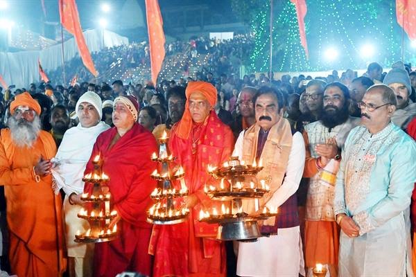मंत्री श्री सिंह ग्वारीघाट नर्मदा तट पर भव्य दीपोत्सव समारोह में शामिल