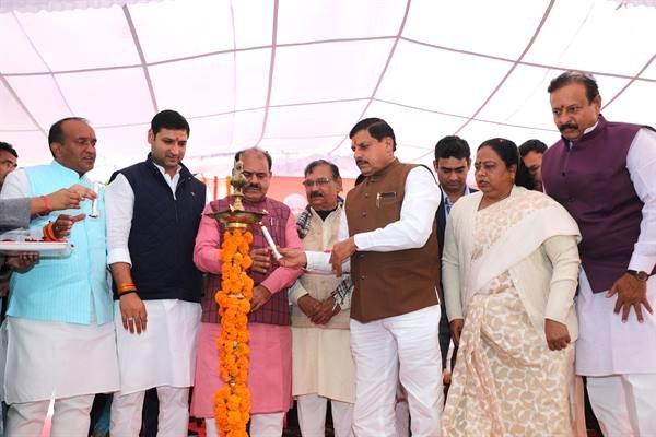 मुख्यमंत्री डॉ. यादव ने नागरिकों को दिलाई शपथ