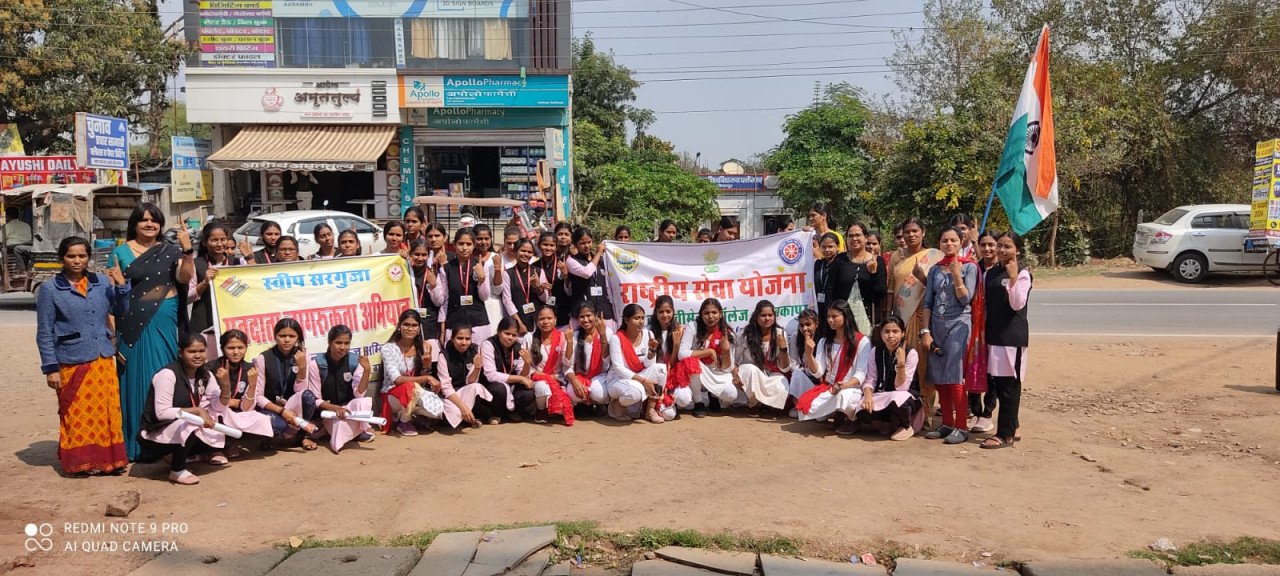 नुक्कड़ नाटक एवं फ्लैश मॉब के जरिए मतदान हेतु नागरिकों को किया गया जागरूक