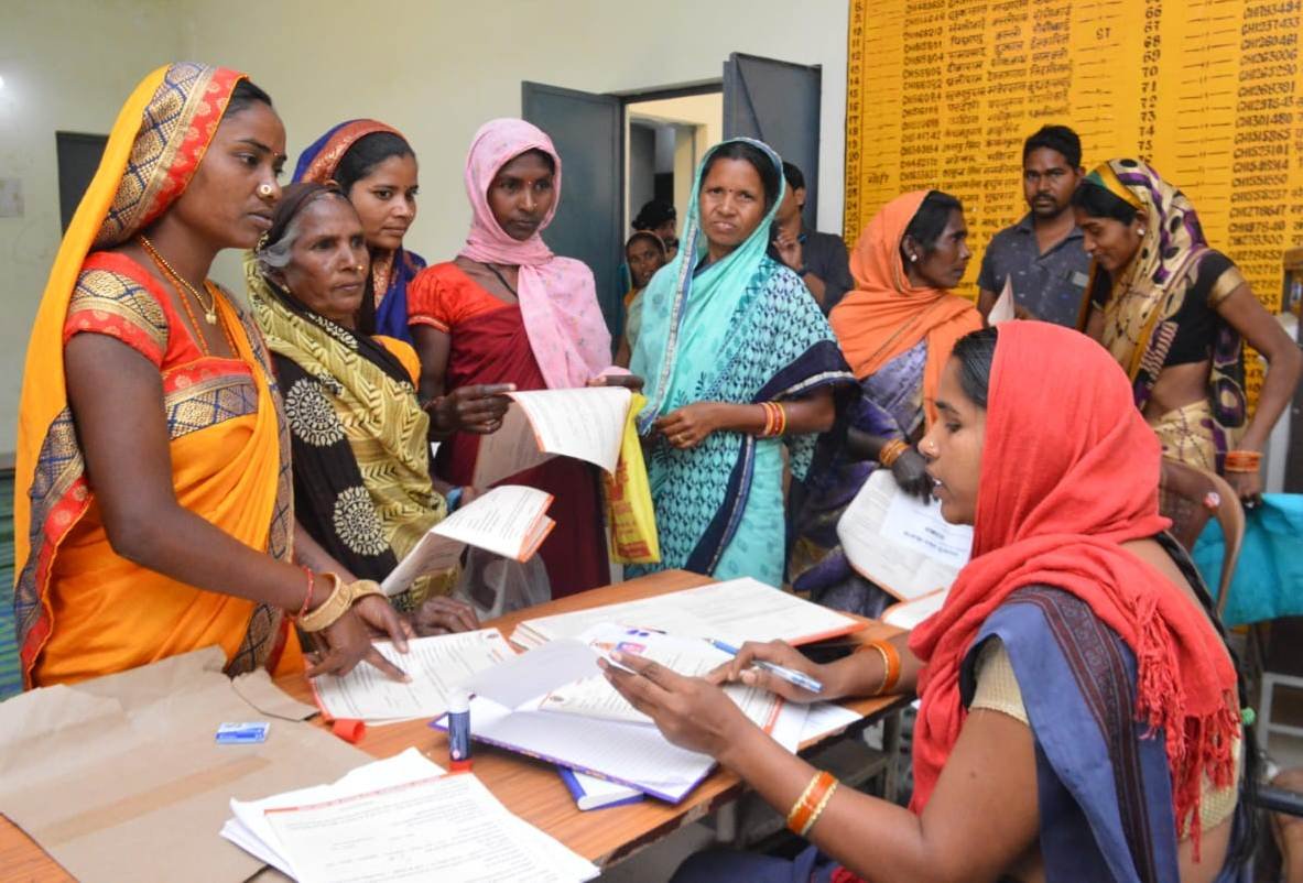 महतारी वंदन योजना से महिलाओं में उत्साह का माहौल