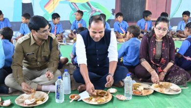 सोहर गीत गाकर श्रीमती साहू ने दी जन्मदिन की शुभकामनाएं