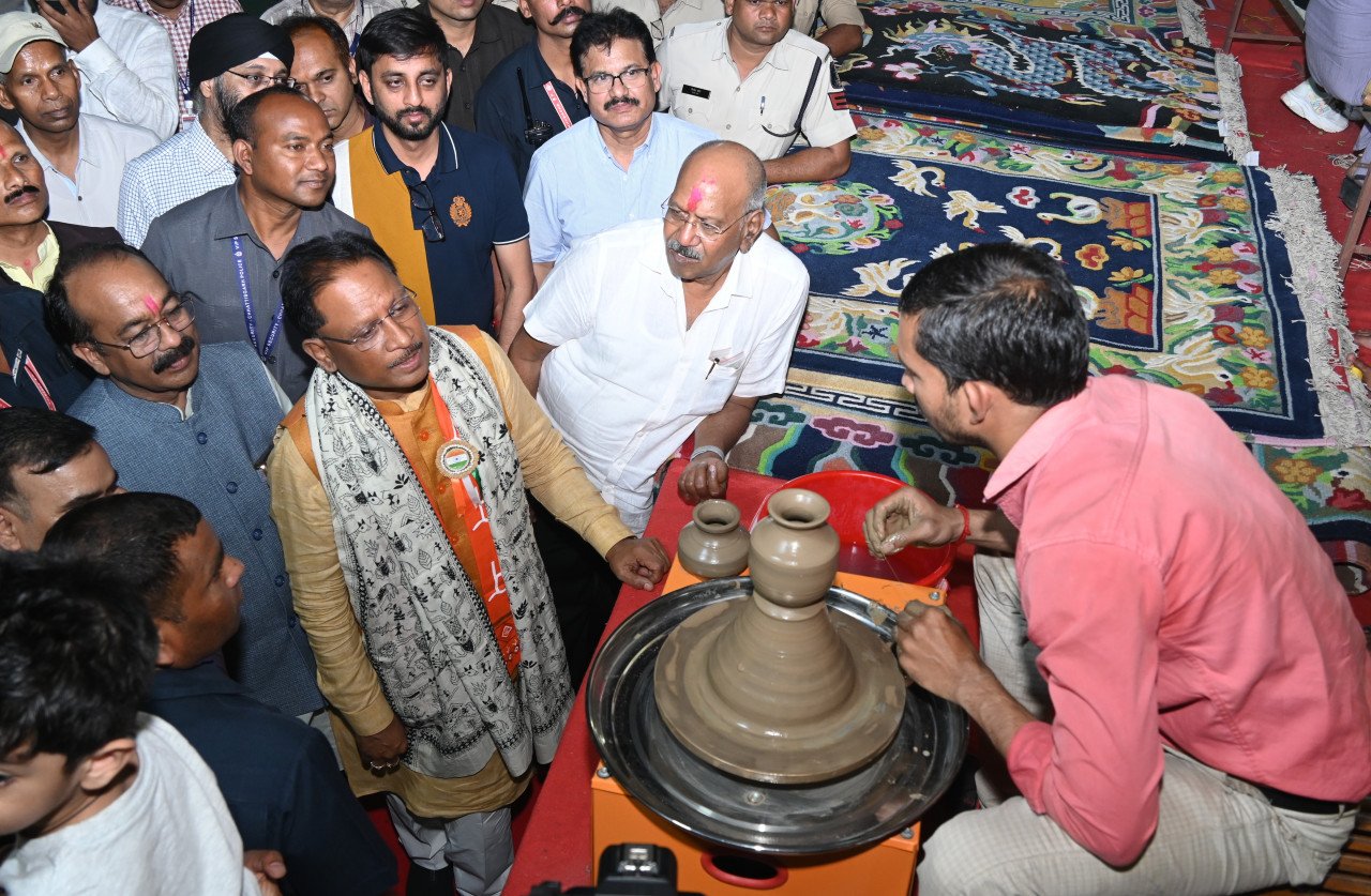 13 राज्यों के 130 हस्तशिल्पियों ने लगाए है स्टाल