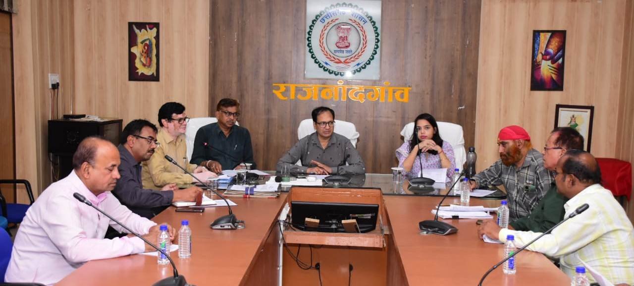 कलेक्टर ने राजनीतिक दल एवं स्टैंडिग कमेटी की बैठक ली