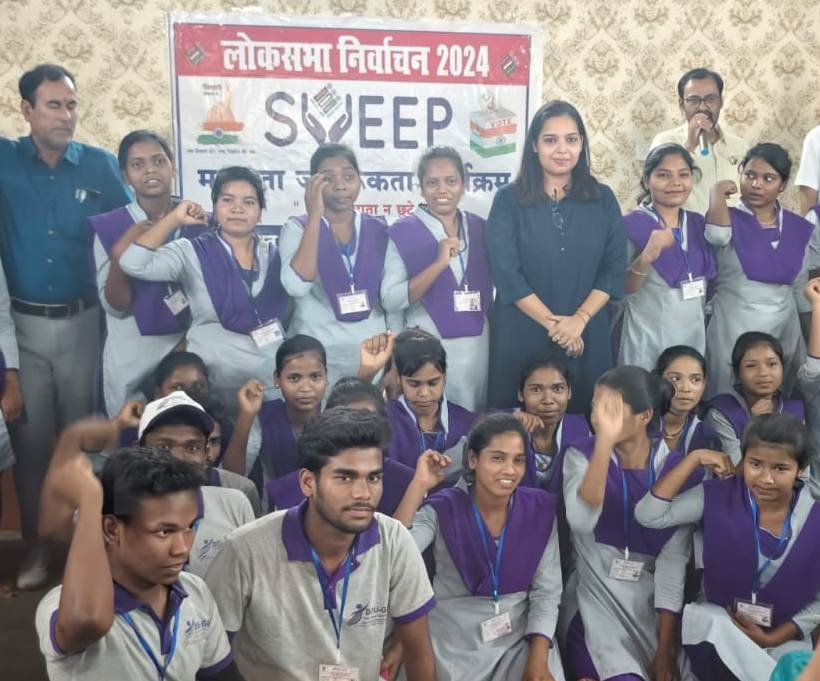 ग्राम टेड़ेसरा में आयोजित स्वीप संगोष्ठी में अपूर्व उत्साह के साथ शामिल हुए जनसामान्य