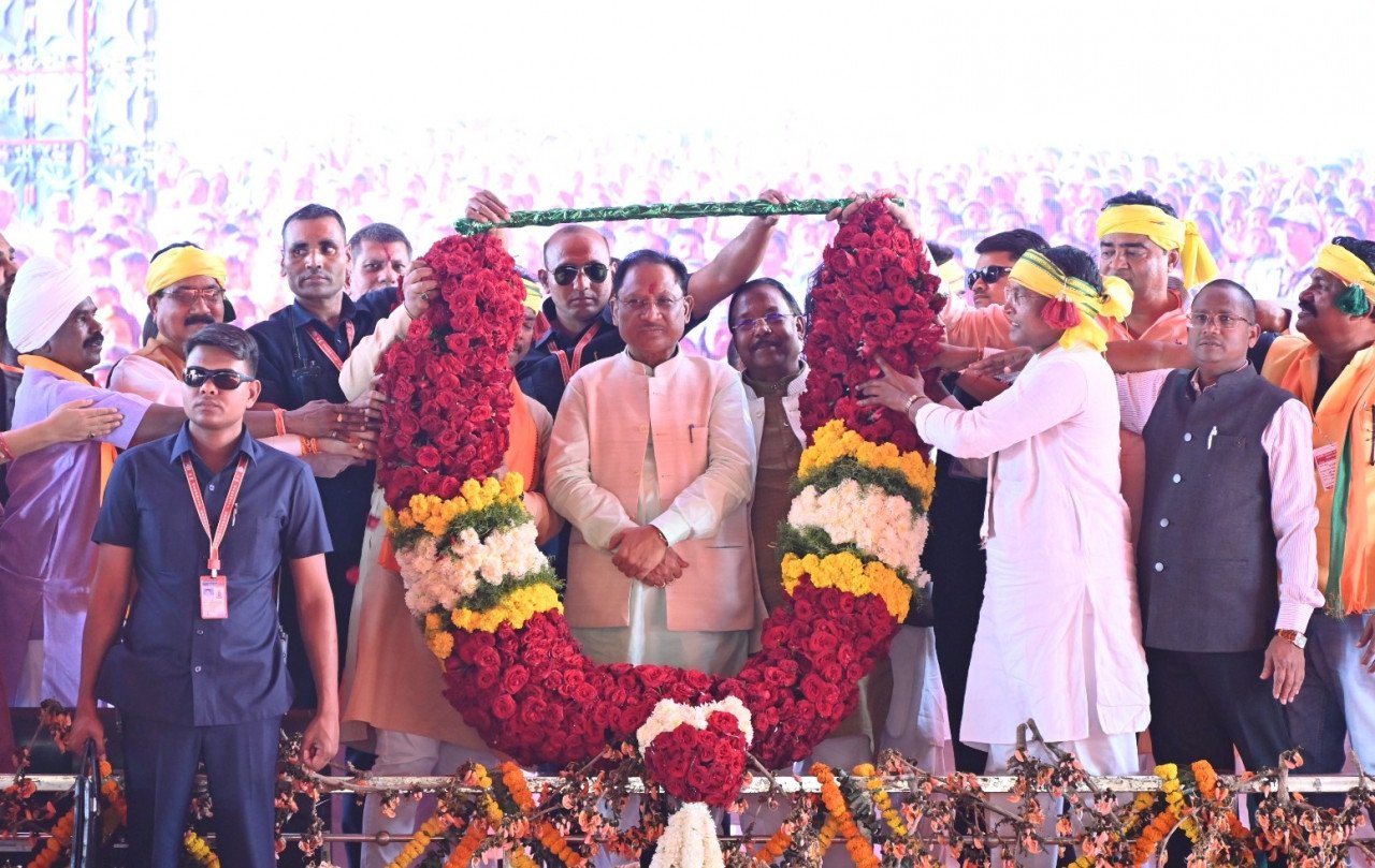 तेंदूपत्ता 5500 रूपए प्रति मानक बोरा पारिश्रमिक दर पर खरीदा