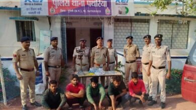 नकली देशी शराब बनाकर बेचने वालों को पुलिस ने दबोचा