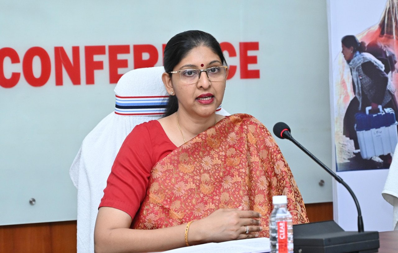 मुख्य निर्वाचन पदाधिकारी श्रीमती रीना बाबासाहेब