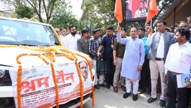 मुख्यमंत्री श्री विष्णुदेव साय ने श्रम वैन को झंडी दिखाकर किया रवाना