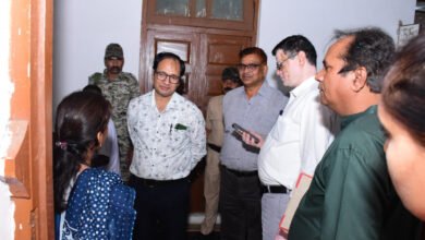 कलेक्टर ने आज कलेक्टोरेट परिसर स्थित सुविधा केन्द्र का किया अवलोकन