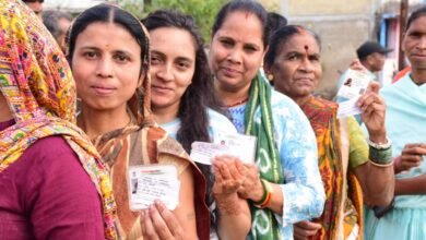 निर्वाचन में मतदान के लिए महिलाओं