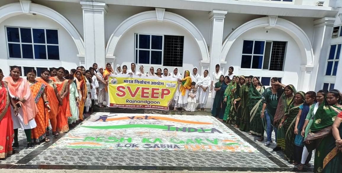 मतदान कर लोकतंत्र के महापर्व में भागीदारी