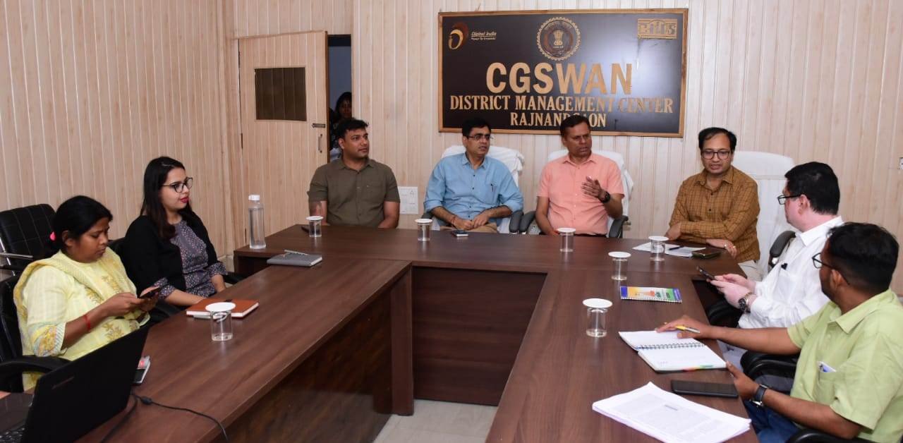 संभागायुक्त एवं पुलिस महानिरीक्षक ने निर्वाचन की तैयारियों के संबंध में ली बैठक