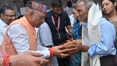 मुख्यमंत्री ने आपातकाल स्मृति दिवस पर अपने निवास पर लोकतंत्र सेनानियों को किया सम्मानित