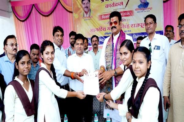 स्कूल चले अभियान