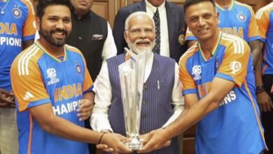 India's T20 world champs arrive in Delhi to fan