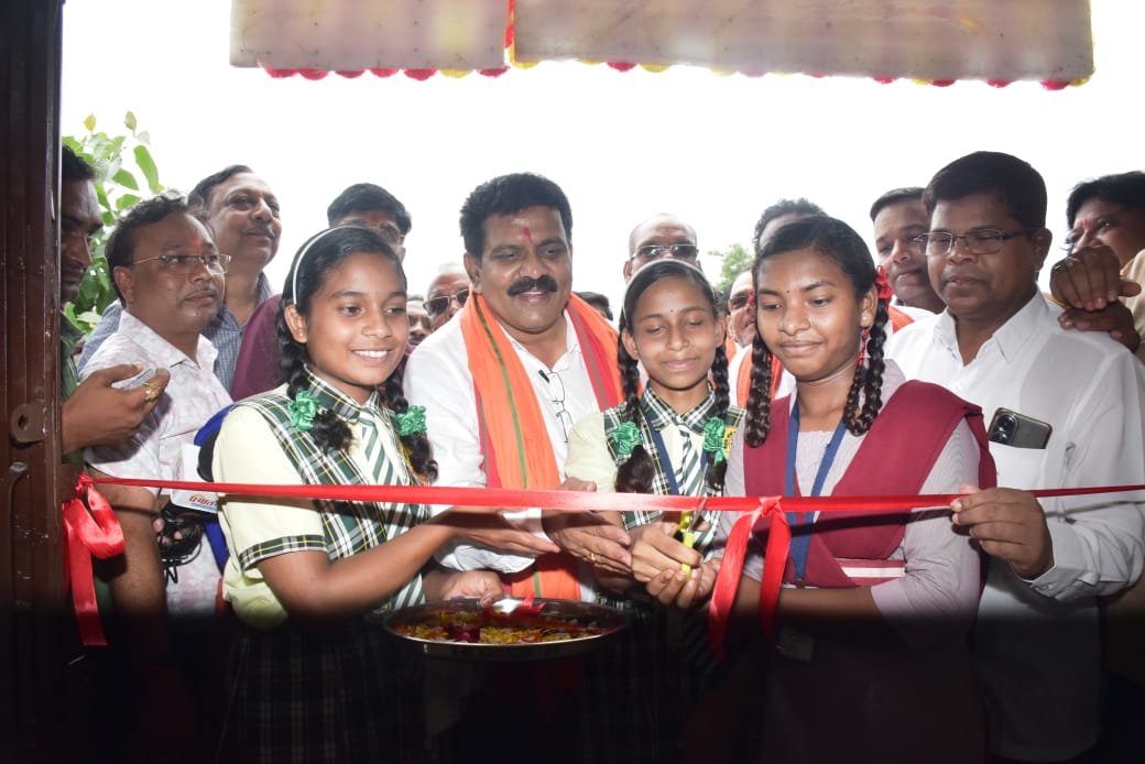 उपमुख्यमंत्री श्री विजय शर्मा ने कस्तूरबा गांधी बालिका आवासीय विद्यालय