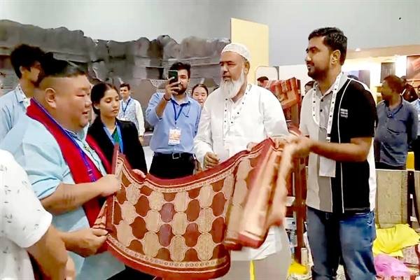 नागालैंड के मंत्री श्री एलोंग ने नई दिल्ली के