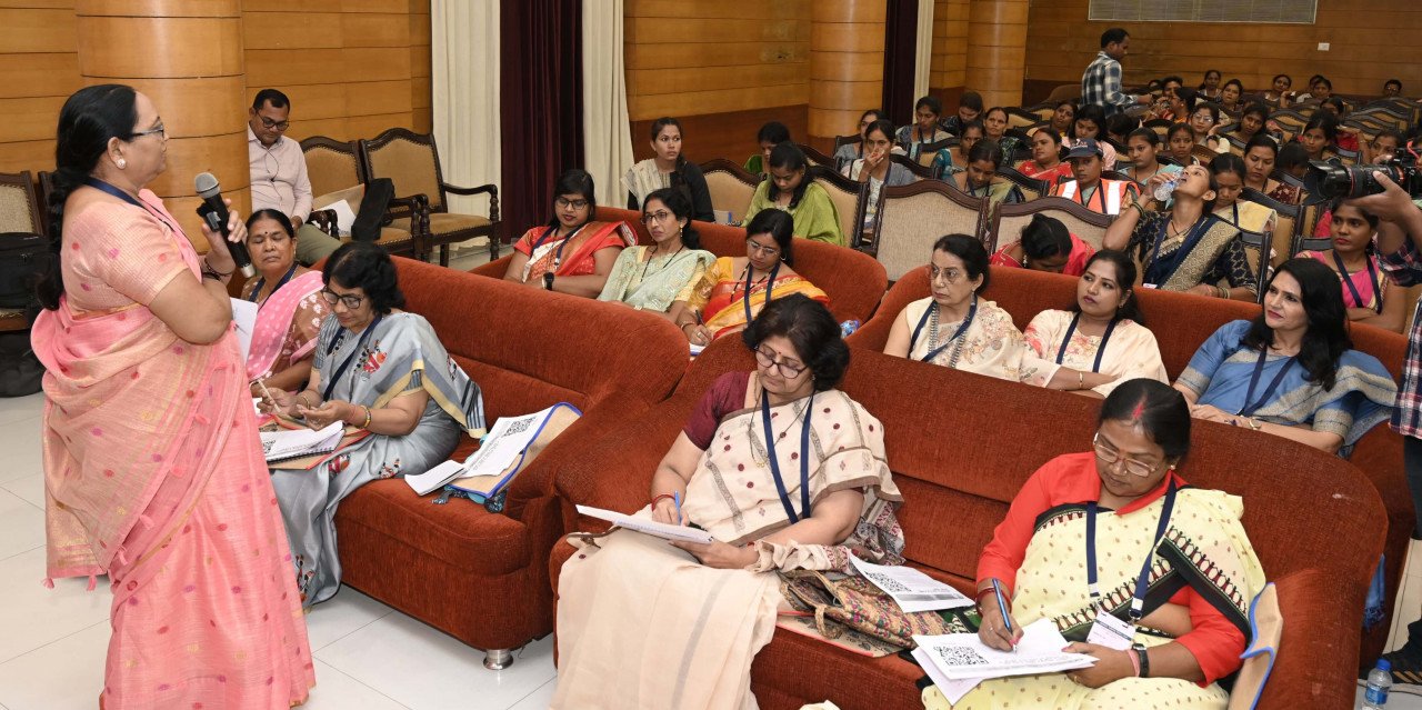 महिलाओं को आत्मनिर्भर बनाने सहकारिता से जोड़ने की जरूरत