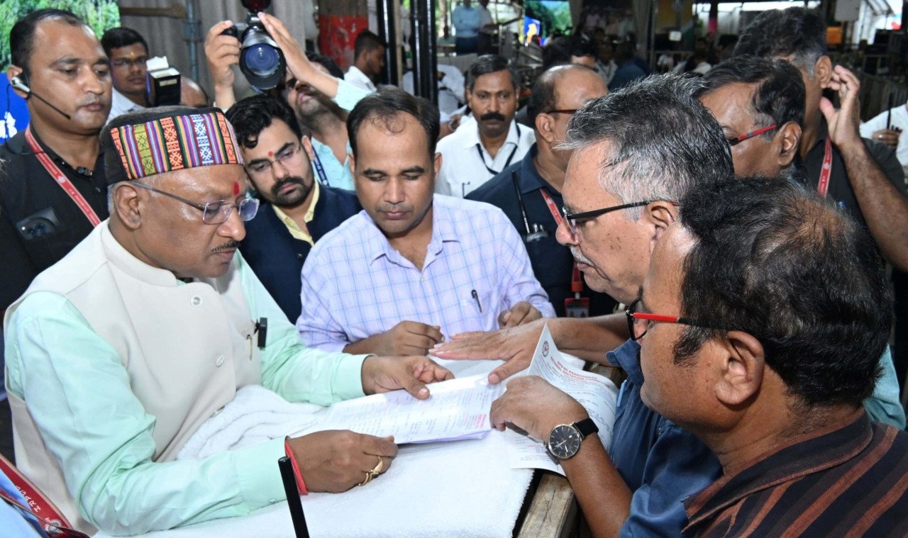 मुख्यमंत्री श्री विष्णु देव साय से मिलने जनदर्शन में पहुंचे हजारों लोग