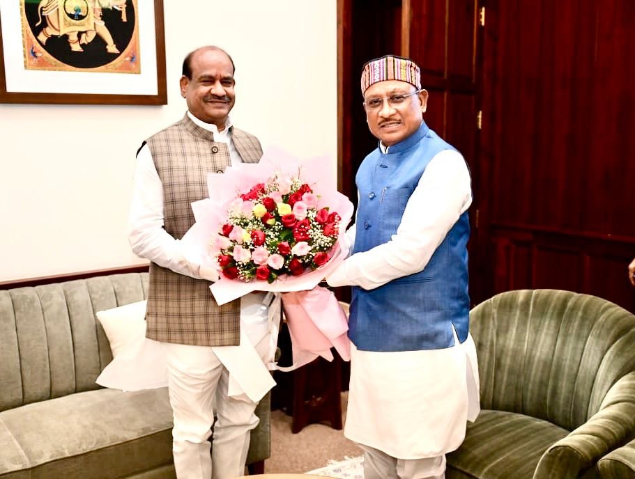 मुख्यमंत्री श्री विष्णुदेव साय ने लोक सभा अध्यक्ष श्री ओम बिड़ला