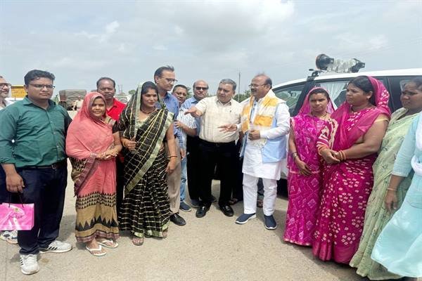 मॉडल सिल्क टूरिज्म स्पॉट