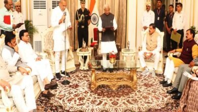 राज्यपाल श्री पटेल ने नव नियुक्त मंत्री श्री रामनिवास रावत को शपथ दिलाई