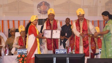 विद्यार्थियों को मिले स्वर्ण पदक एवं उपाधियां