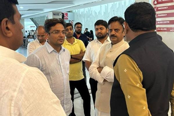 उप-मुख्यमंत्री श्री शुक्ल ने गुरुग्राम में स्व. श्री झा के परिजनों को बंधाया ढाँढस