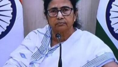Mamata Banerjee of threatening citizens