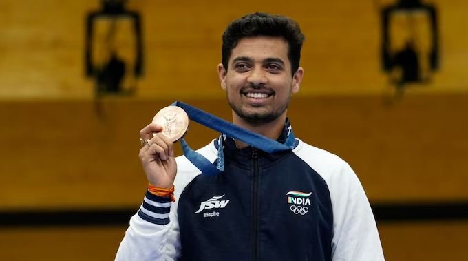 Shooter Swapnil Kusale wins bronze in 50m rifle 3 positions at Olympics