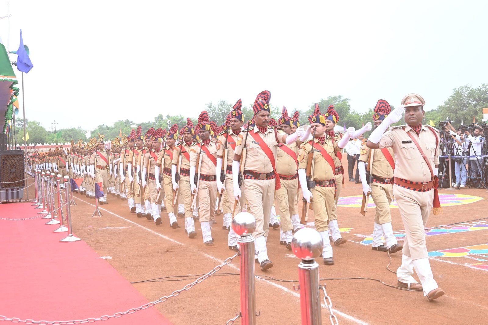 पुरखों के कठिन संघर्ष और बलिदान से मिली आजादी