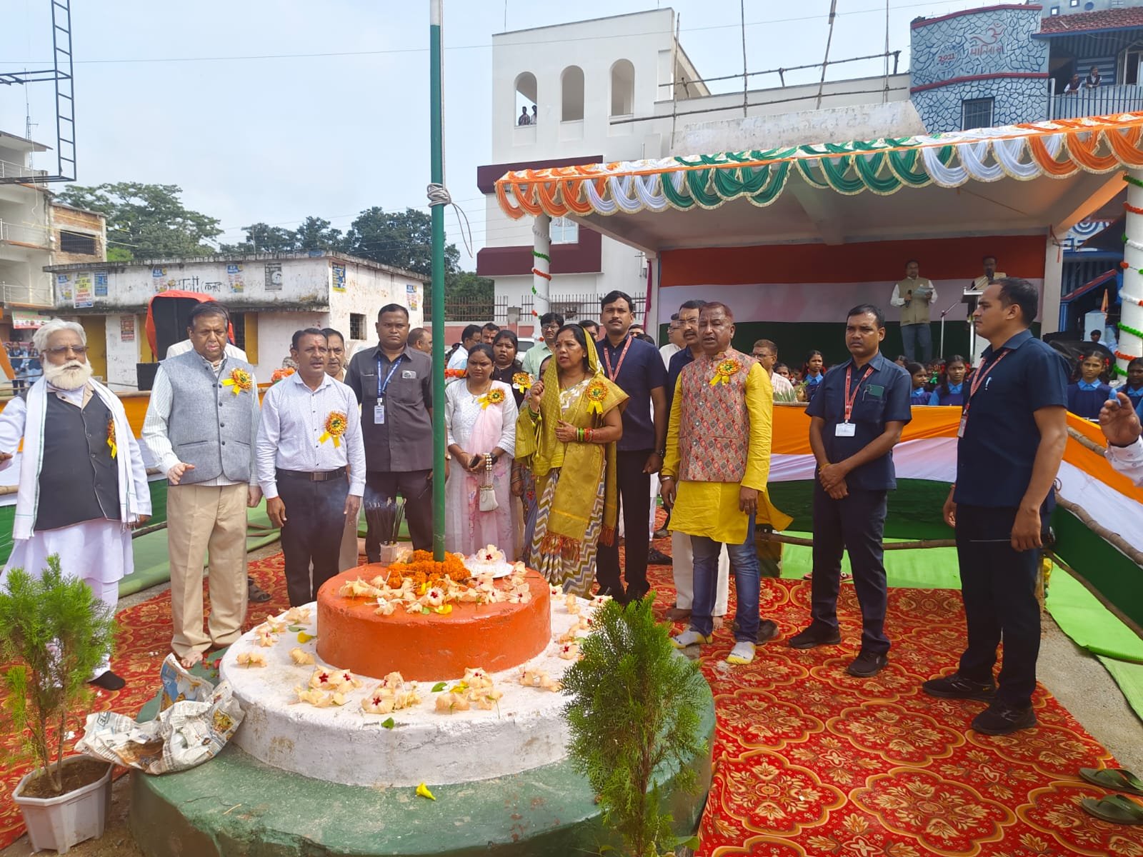 श्रीमती कौशल्या साय ने सीएम कैम्प कार्यालय बगीया में किया ध्वजारोहण