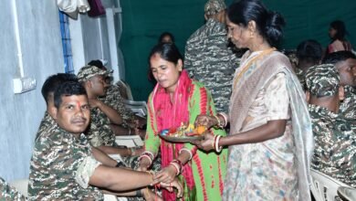 रक्षाबंधन पर बहनों ने जवानों को बांधी राखी