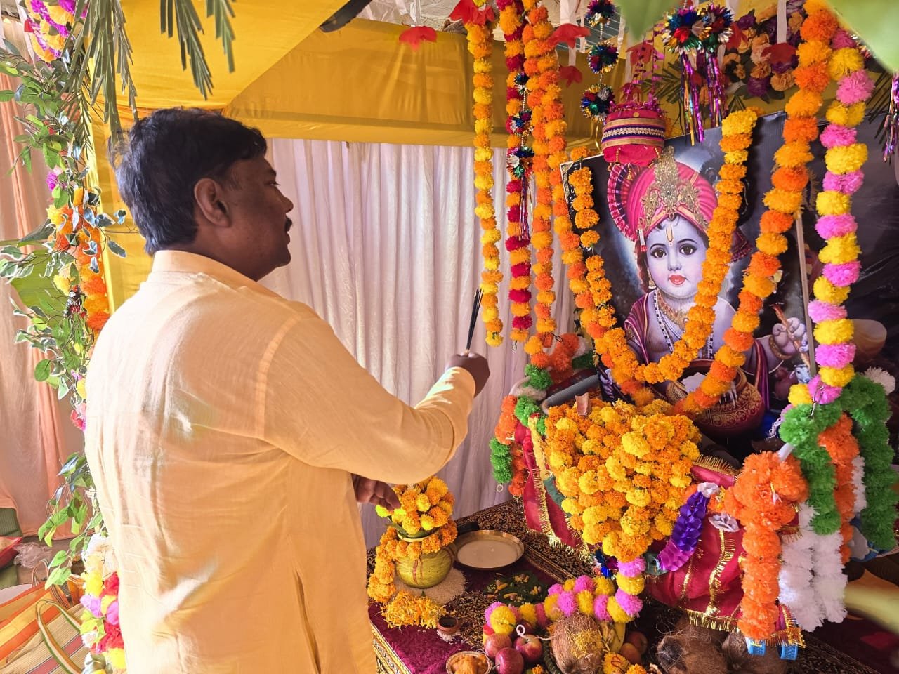 भानपुरी में आयोजित कृष्ण जन्माष्टमी पर्व में शामिल हुए वनमंत्री