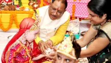 नन्हें राधा-कृष्णों की अठखेलियों से गुलजार हुआ मुख्यमंत्री निवास