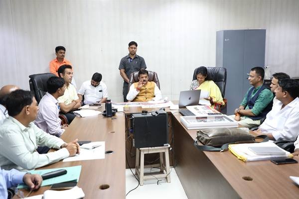 उप मुख्यमंत्री श्री शुक्ल ने बेला-सिलपरा मार्ग के निर्माण कार्य मे गति लाने के दिए निर्देश