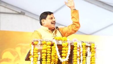 भगवान श्रीकृष्ण ने धर्म के मार्ग पर चलने का दिया संदेश