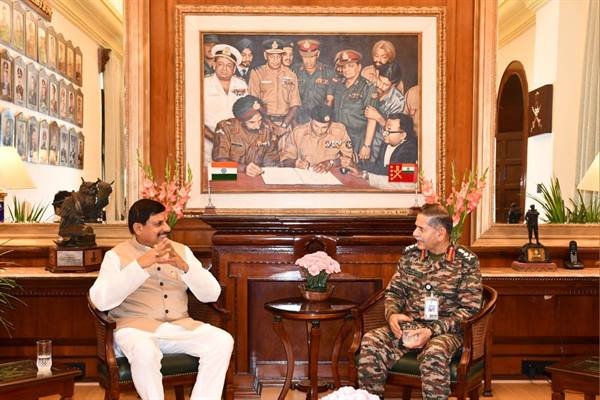 मुख्यमंत्री डॉ. यादव की थलसेना प्रमुख जनरल उपेंद्र द्विवेदी से हुई सौजन्य मुलाकात