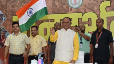 मुख्यमंत्री निवास “भारत माता की जय” और “वंदे मातरम” से गूंजा उठा