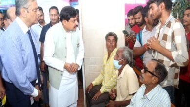 मुख्यमंत्री ने ओपीडी में मौजूद मरीजों और उनके परिजन से की चर्चा