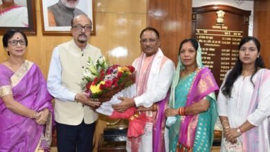 राज्यपाल श्री रमेन डेका से मुख्यमंत्री श्री विष्णु देव साय ने सपरिवार भेंट की