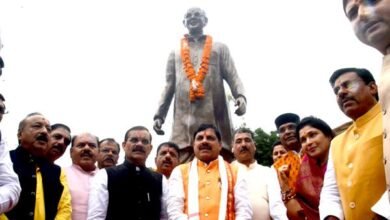 राज्यमंत्री श्रीमती गौर ने स्व. ठाकरे जी की जयंती पर पुष्पांजलि अर्पित की