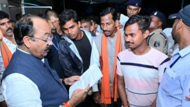 उप मुख्यमंत्री श्री अरुण साव अपने विधायक कार्यालय लोरमी में लोगों से मिले