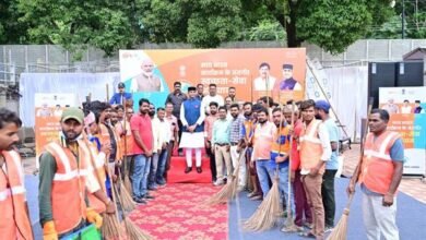 खेल एवं युवा कल्याण मंत्री ने बड़े तालाब की सफाई कर की स्वच्छता अभियान की शुरूआत